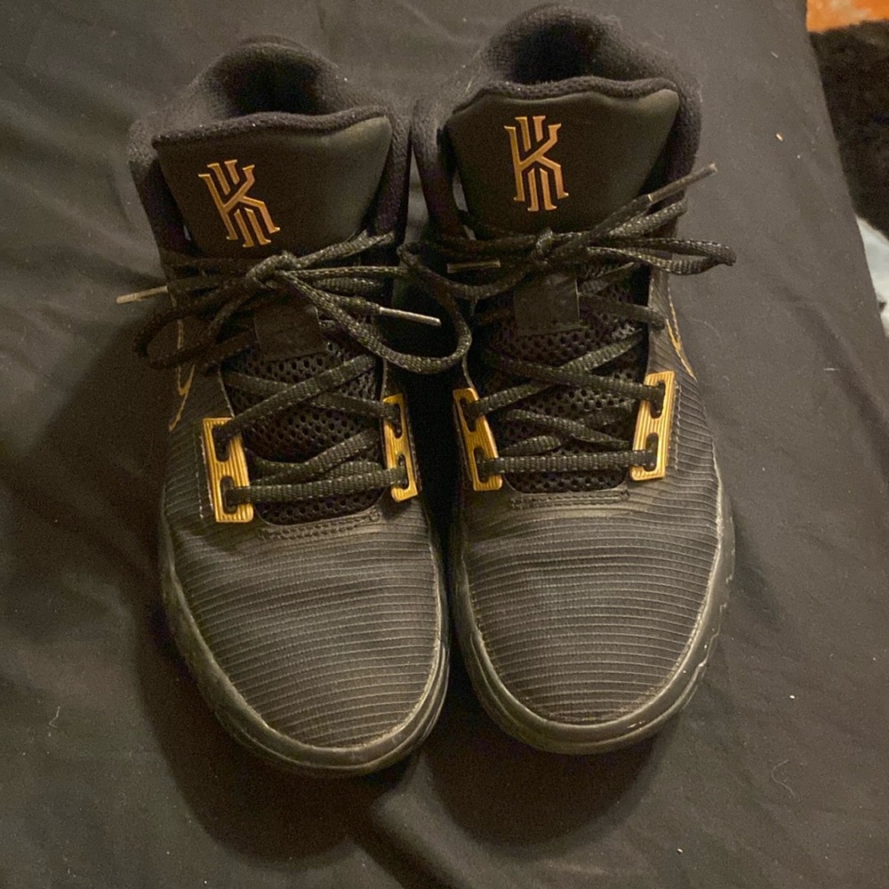 NIKE Kyrie Flytrap 4 Black and Gold metallic athletic shoes.